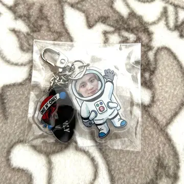 원앤온리 우에무라 켄신 아크릴 키링