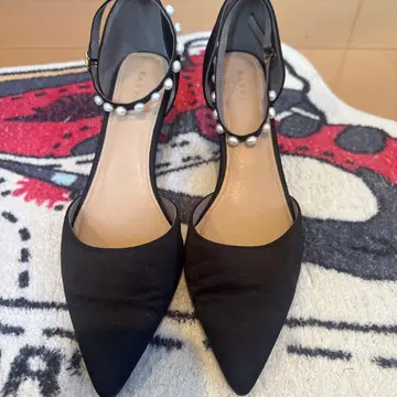 펄 장식 블랙 스틸레토 하이힐