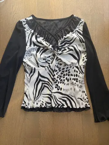 동물 패턴 프릴 긴팔 상의 사이즈 9 이타리야