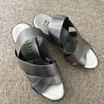 ITALIAN SHOE MAKERS 실버 샌들 36