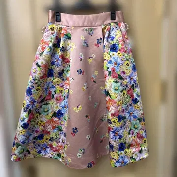 새상품 택 포함 체스티 플라워 프린트 스커트