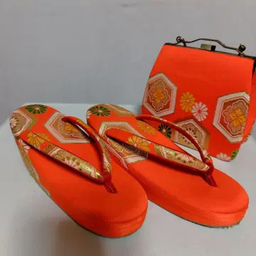 귀여운 조리와 핸드백입니다.