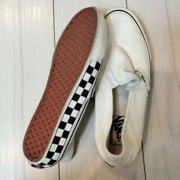 VANS 화이트 슬립온 체크 무늬 밑창