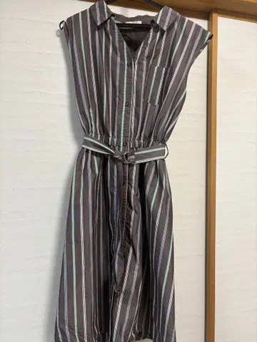 스트라이프 슬리브리스 원피스