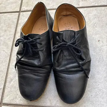 que 슈즈 레이스업 블랙 가죽 신발