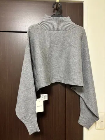 CLOVE 그레이 터틀넥 니트 숏 기장