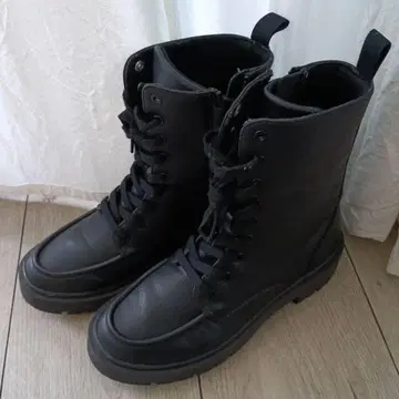 UNIQLO 블랙 하이컷 부츠