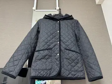 블랙 퀼팅 자켓 후드 부착