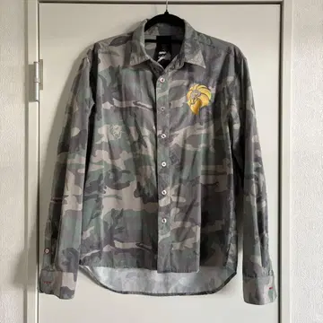 네스타 브랜드 카모 패턴 라이온 자수 긴팔 셔츠