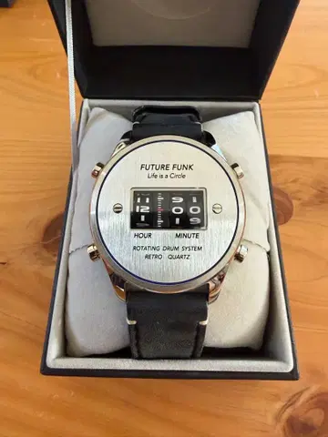 FUTURE FUNK 손목시계 새상품급