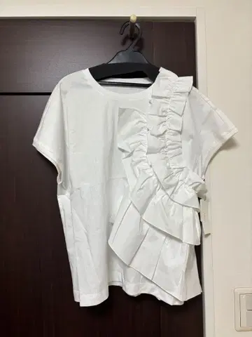 FENNEL 프릴 포함 화이트 T셔츠