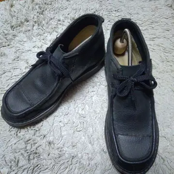 Clarks 블랙 가죽 신발