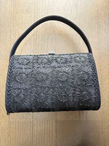 블랙 포멀 백 꽃무늬 엠보싱 가공