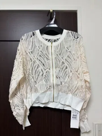 Vin 자수 장식 화이트 가디건