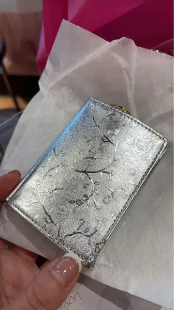 레이디 수잔 실버 가죽 지갑