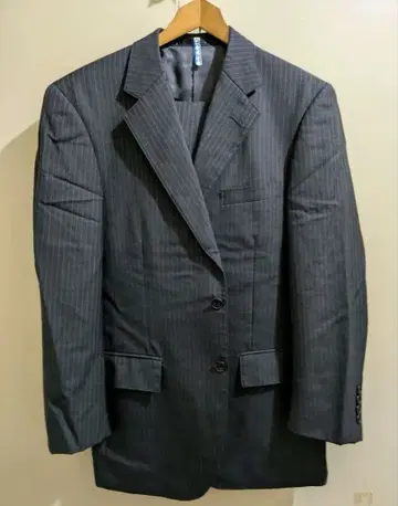 CHAPS 다크 그레이 스트라이프 비즈니스 정장