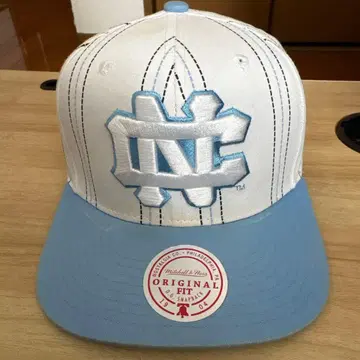 Mitchell & Ness NC 로고캡 스냅백 히라모토 렌 착용 유사