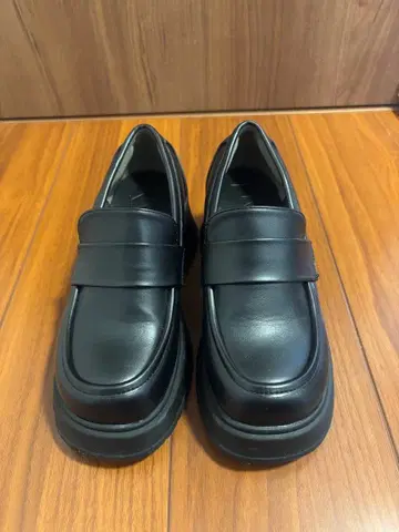 비비안 통굽 블랙 로퍼