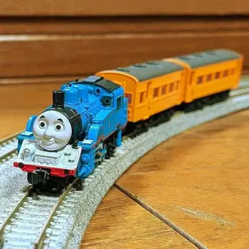 B 트레인 [ 기관차 토마스호 ( C11형 증기기관차와 객차 2량 ) ]