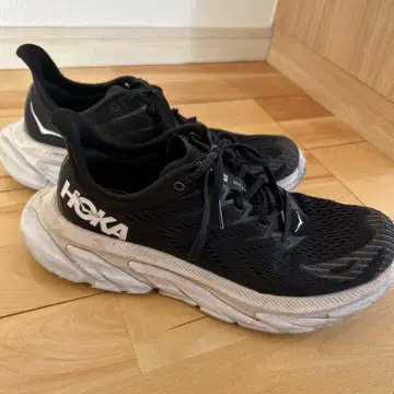 HOKA 러닝화 블랙