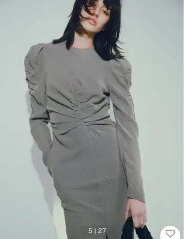 카미사키 메구미 착용 퍼프 슬리브 원피스