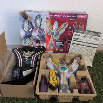 울트라맨 트리거 DX 최강 변신 세트 박스 있음