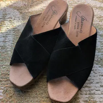 가이모 크로스 스웨이드 뮬 샌들