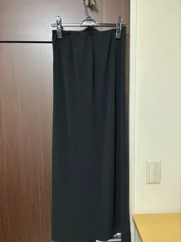 SERENE 블랙 슬릿 롱 스커트 38