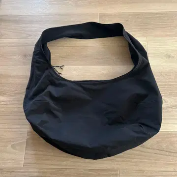 블랙 숄더백 CLESSTE