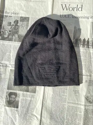 엠포리오 아르마니 블랙 로고 장식 얇은 소재 깊은 니트 비니