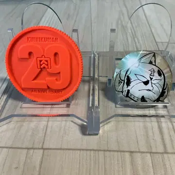 29주년 기념 메달 복각판과 골드 마스크 캔뱃지 근육맨