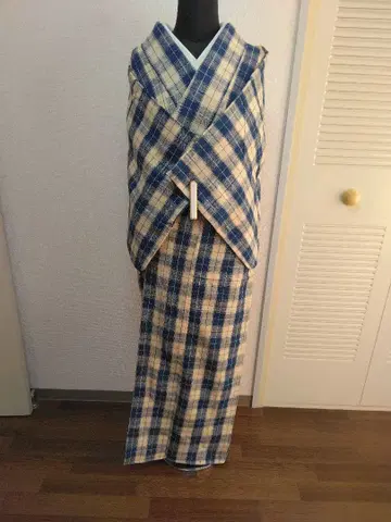 파랑과 베이지 체크 무늬 기모노