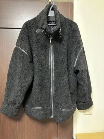 다크 그레이 플리스 자켓 라디에이드