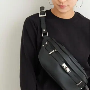 [새상품급] AULENTTI 가죽 바디백 힙색 파우치 블랙