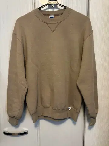 러셀 맨투맨 M 사이즈 베이지