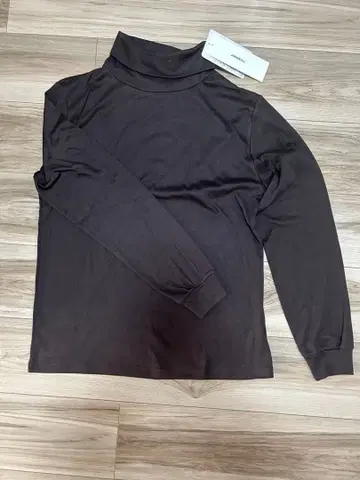 [ 새상품 ] JOHNBULL 브라운 터틀넥 ( 프리 사이즈 )