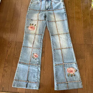 자수 장식 플레어 데님 팬츠