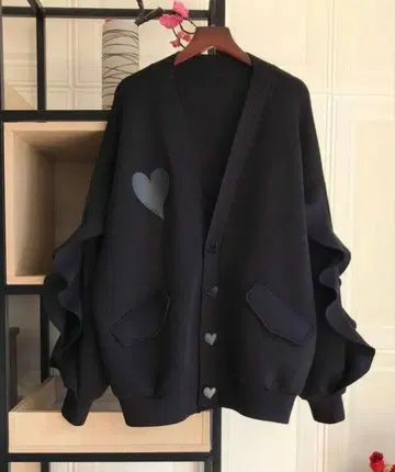 CADBURY 하트 자수 블랙 가디건