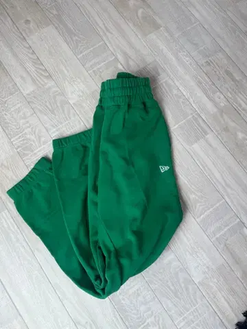 NEW ERA 그린 조거 팬츠 S 사이즈 상당