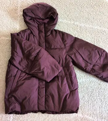 미사용 새상품 emmi 후드 부착 다운 자켓