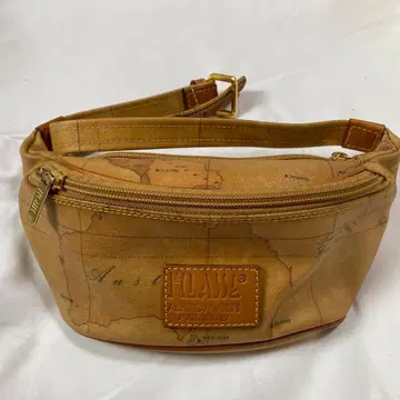 미사용 새상품 ALVIERO MARTINI 도안 바디백 프리마클라세