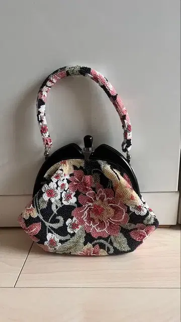 레어 비즈 가마구치 핸드백