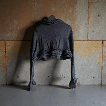 Pink House 프릴 장식 블랙 가디건 볼레로