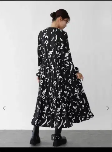 라디에이트 페인트 터치 프린트 티어드 롱 원피스 새상품