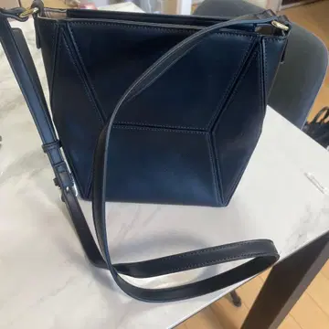 TREASURE 블랙 숄더백