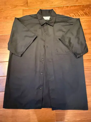 RELUME 블랙 반팔 셔츠