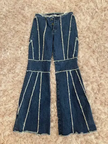 LAGUA GEM 프린지 디자인 부츠컷 데님 로우웨스트