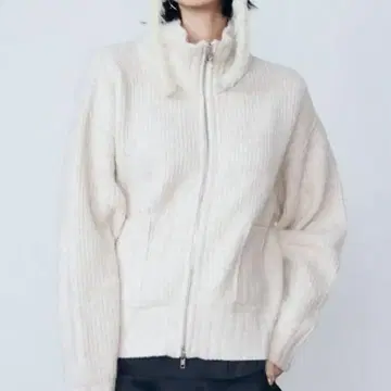 [ EMODA ] 루즈 하이넥 리브 니트 더블 지퍼 아이보리