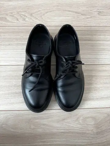 닥터마틴 가죽 신발 블랙 EU7 새상품급 사용 횟수 적음