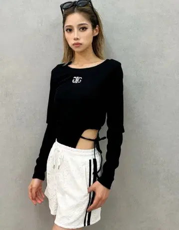 미사용 새상품 GYDA 오픈 상의 블랙